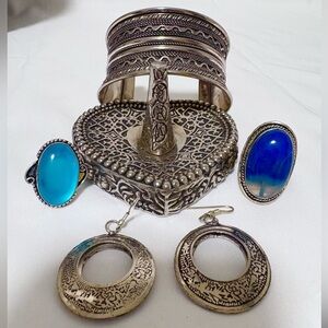 Adjustable cuff bracelet with 2 ring and earring set